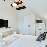 Pustelnia Z Plaza Nad Jeziorem