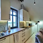 Pustelnia Z Plaza Nad Jeziorem Szymonka