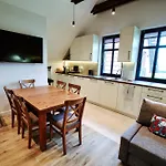 Pustelnia Z Plaza Nad Jeziorem * Szymonka