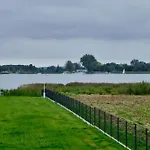 Pustelnia Z Plaza Nad Jeziorem * Szymonka