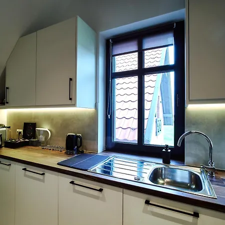 Pustelnia Z Plaza Nad Jeziorem Szymonka