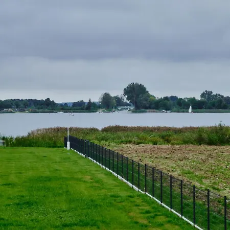 Pustelnia Z Plaza Nad Jeziorem * Szymonka
